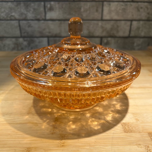 Vintage Peach Indiana Glass Bowl with Lid Windsor Pattern 7.5” x 5.25” - Picture 4 of 8
